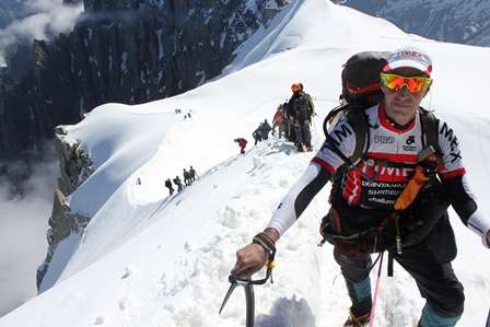 Atleta mexicano atrapado en el Monte Everest  
