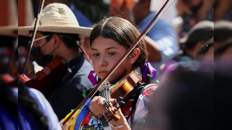 Arranca Tianguis Artesanal de Domingo de Ramos en Uruapan