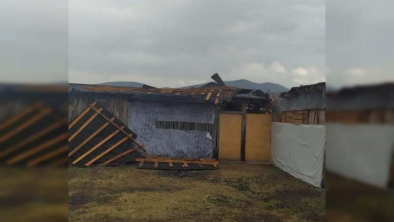 Granizada destruye aulas de la Secundaria Técnica 164 en Morelia 