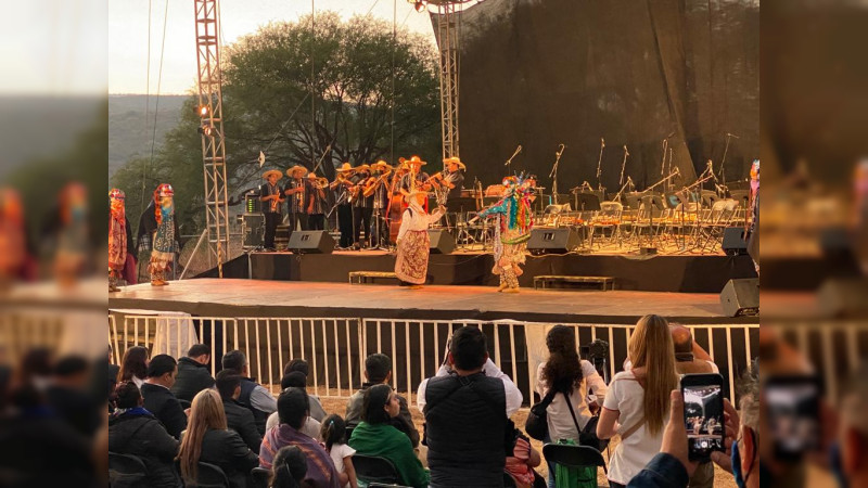 Realizan 4° Magno Concierto de Domingo de Ramos en Huandacareo