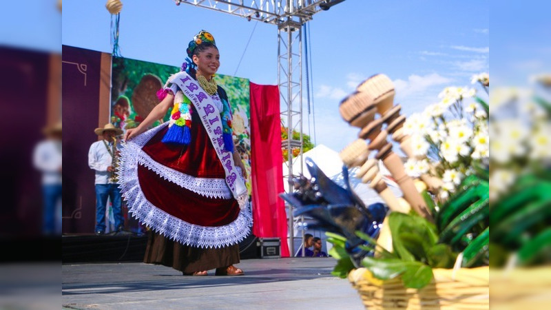 Inician presentaciones de los Barrios Fundadores en el Tianguis Artesanal de Domingo de Ramos