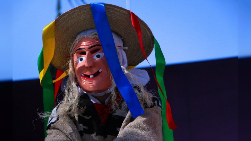 Inician presentaciones de los Barrios Fundadores en el Tianguis Artesanal de Domingo de Ramos