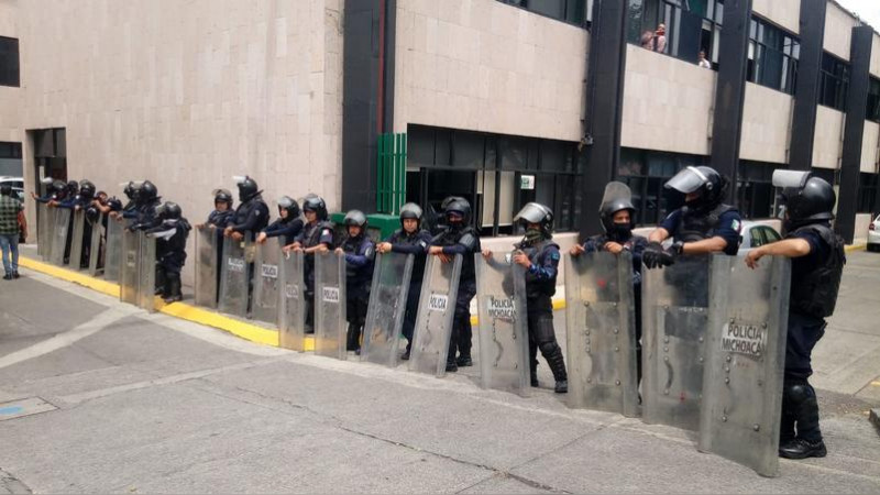 Pacientes de hemodiálisis se manifestaron en la delegación IMSS para exigir mayor calidad en el servicio  
