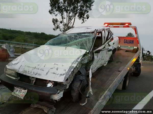 Lesionado conductor tras volcar en la carretera Pátzcuaro–Morelia - Foto 4 