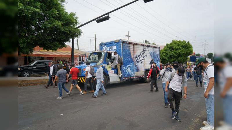 Normalistas de Michoacán continuarán con protestas en vacaciones 