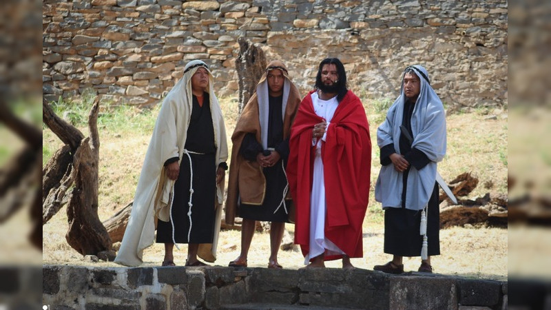Impactante representación del sacrificio, crucifixión y muerte Jesús en Tzintzuntzan 