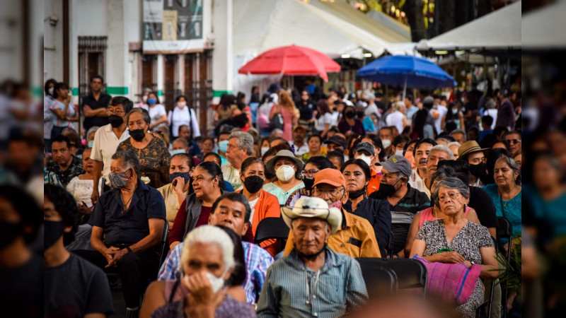 Tarde de fiesta y color se vivió este domingo en Uruapan, Michoacán