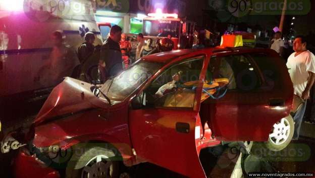 Ebrio conductor ocasiona accidente en Lázaro Cárdenas; hay tres lesionados - Foto 3 