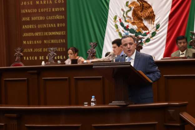 En beneficio de michoacanos, indispensable profesionalizar labor legislativa: Carlos Quintana 