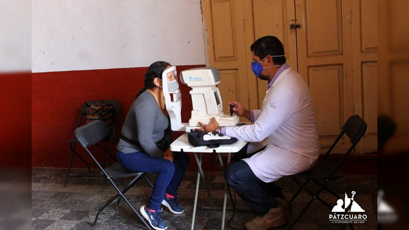 Se lleva acabo con éxito campaña de Salud Visual en Pátzcuaro 