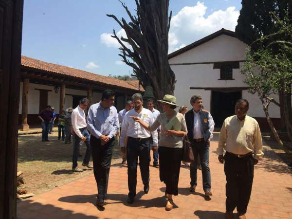 Podría crear UMSNH un Centro de Estudios de Pueblos Originarios, en Santa Fe de la Laguna 