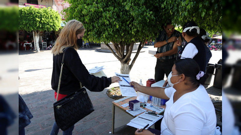 Brigada Itinerante vacuna contra COVID-19 a comerciantes y clientes de "Tu plaza San Juan" en Morelia  