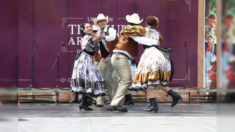 Se llevó desarrolló el segundo Festival Folklórico Uruapani, en Uruapan 