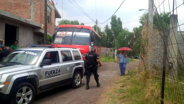 Detienen a ebrio conductor del transporte público que embistió a tres vehículos en Morelia - Foto 1 