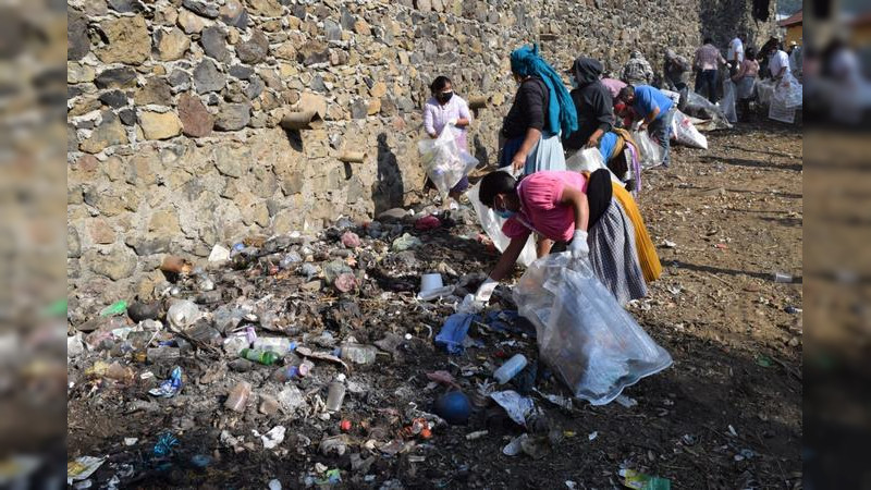 Retiran 3.5 toneladas de Basura de la Barranca de la Guerra de San Lorenzo, Uruapan 