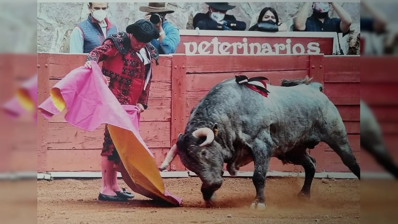 El matador Antonio Urrutia sigue activo a sus 60 años, hoy se presenta en 
