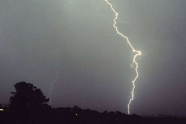Lluvia de truenos despierta a cientos de morelianos  