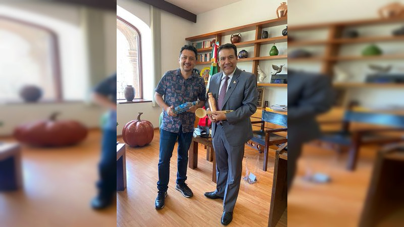 Darwin Duran, Cocinero y youtuber colombiano recibe conocimientos por parte de cocineras tradicionales michoacanas  