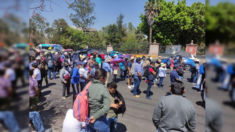 Nivel Medio Superior marcha para demandar pago de bonos
