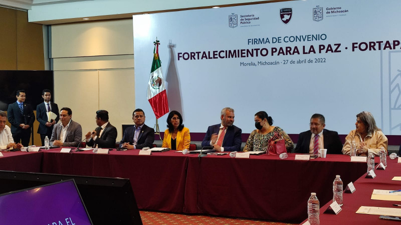 Bedolla firma convenio de FORTAPAZ con 19 municipios 