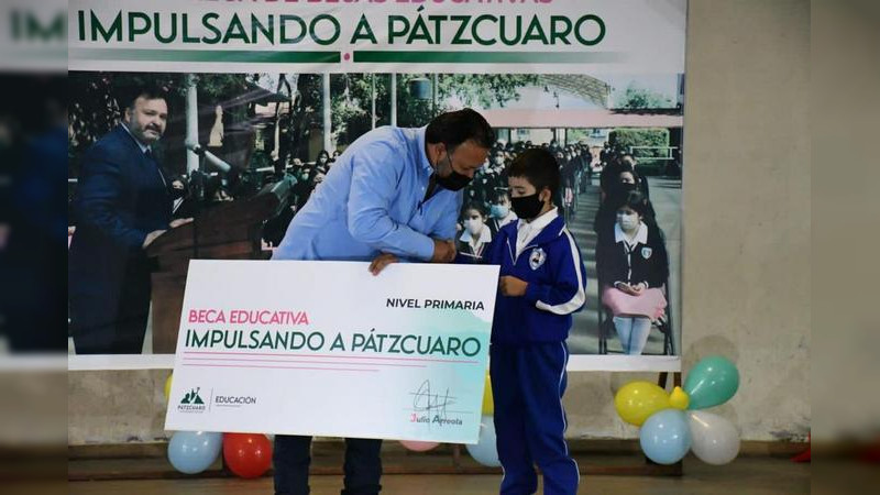 Programa de becas "Impulsando Pátzcuaro" es anunciado por Julio Arreola 