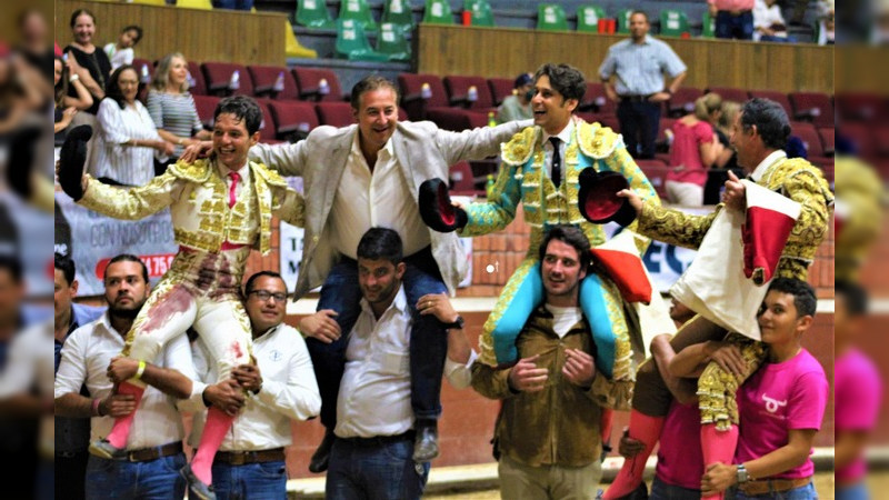 Corrida memorable, Toreros y Ganadero a Hombros