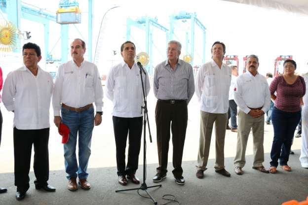 Isla de la Palma contemplado en la ZEE de Lázaro Cárdenas: Silvano Aureoles Conejo 