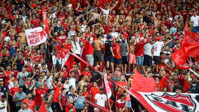 Integrantes de porra lanzan amenaza contra otro grupo de animación previo a juego de fútbol 