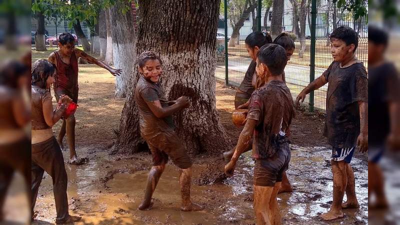 A la antigüita celebraron ayer el Día del Niño en la Bibliotequita del Bosque