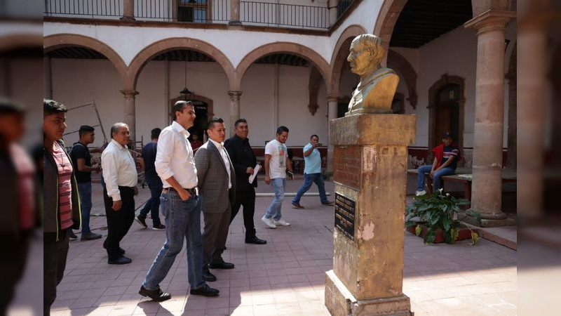 Secretario de Gobierno respalda el compromiso social del normalismo rural, en Normal de Tiripetío 