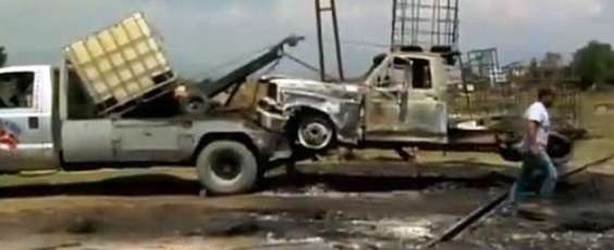 Pobladores incendian vehículos de ladrones de combustible, en Puebla - Foto 2 