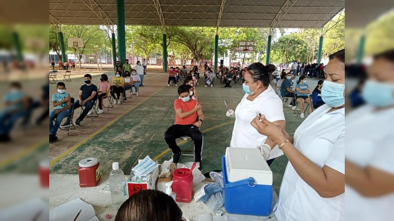  Continúa vacunación anti COVID-19 a adolescentes mayores 12 años en Morelia 
