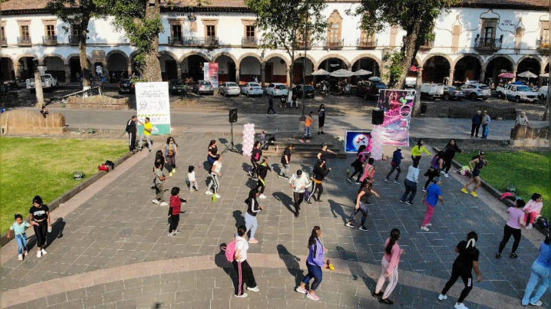 Gobierno de Pátzcuaro festeja a las madres ejercitándoles al ritmo de Zumba