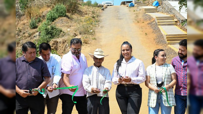 Inaugura Julio Arreola 3 obras de pavimentación, drenaje y agua potable en Pátzcuaro 
