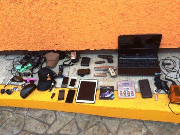 Detienen a tres sujetos con armas y droga en lázaro Cárdenas, Michoacán - Foto 0 