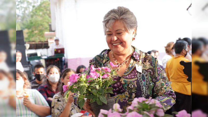 Ayuntamiento y DIF Zitácuaro celebran a las madres en Curungueo  
