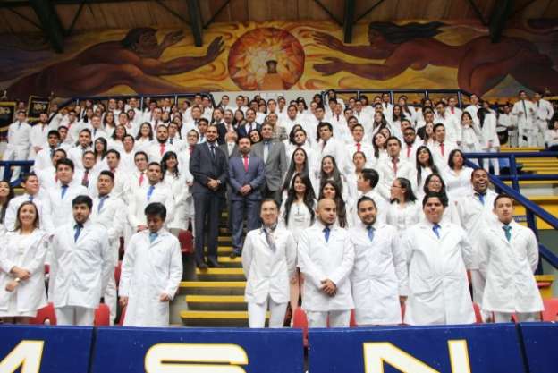 La UMSNH se ha convertido en una institución regional, comprometida con la educación: Silvano Aureoles - Foto 0 