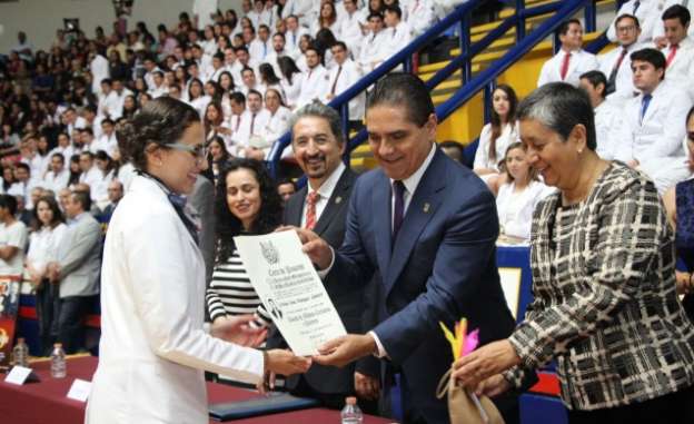 La UMSNH se ha convertido en una institución regional, comprometida con la educación: Silvano Aureoles - Foto 3 