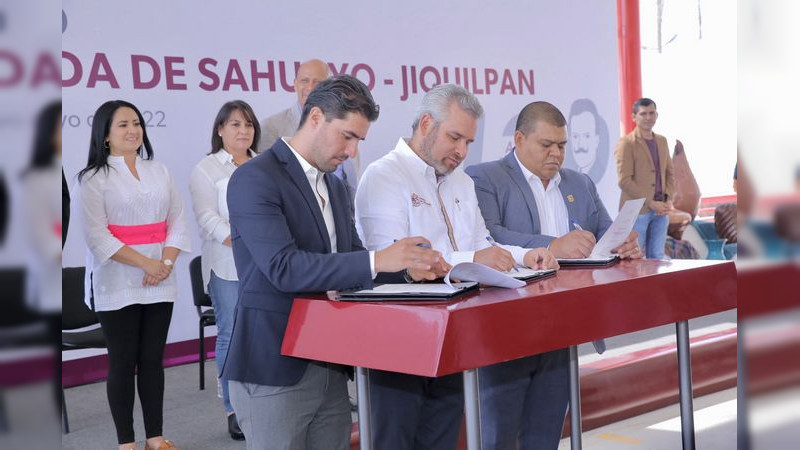 Bedolla firma convenio para el desarrollo de zona conurbada en Sahuayo-Jiquilpan 