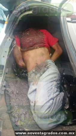 Ejecutan a taxista en Zihuatanejo, Guerrero; asesinos abandonan mensaje en el lugar - Foto 0 