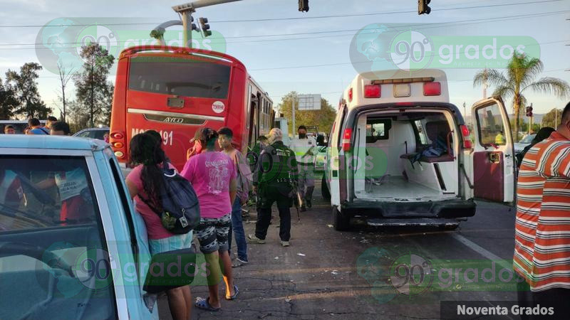 Quedan 22 lesionados tras 2 accidentes casi simultáneos en Celaya