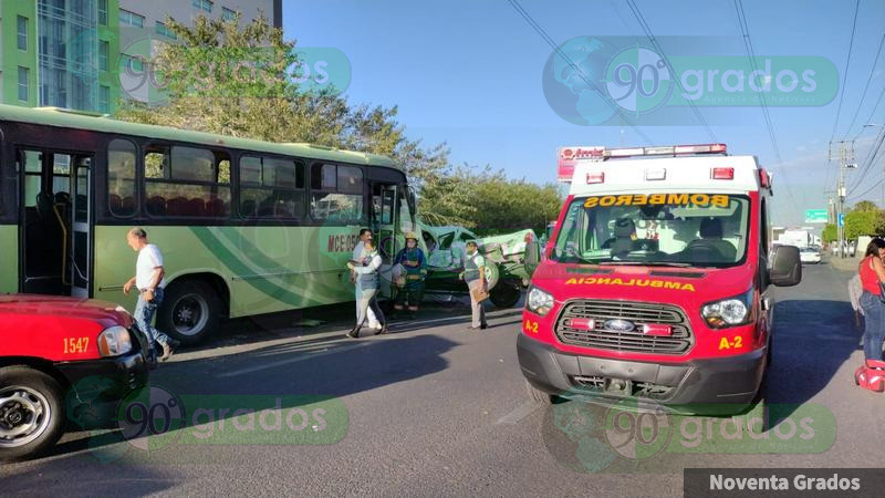 Quedan 22 lesionados tras 2 accidentes casi simultáneos en Celaya 