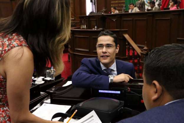 Legislativo analizará con responsabilidad propuestas para modificar tarifas del agua: Miguel Villegas 