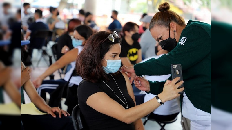 Inmunización anti COVID-19 continua en Michoacán 