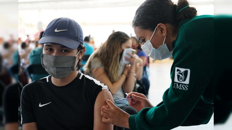 Inmunización anti COVID-19 continua en Michoacán 