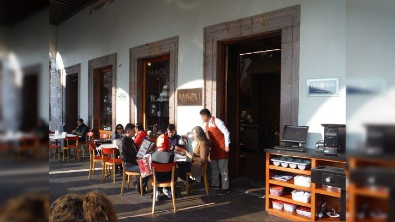 Discriminan a lomito en restaurante de los portales del Centro de Morelia