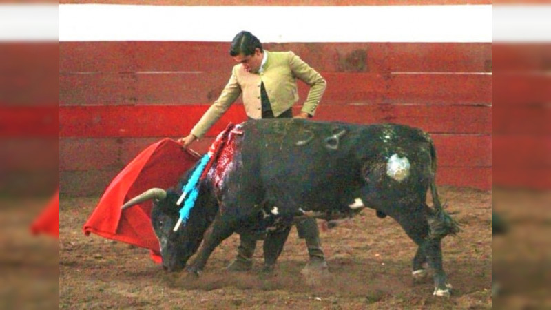 Gran tarde del Moso en Puruándiro, dos orejas y salida a hombros