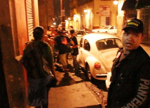 Navajean a asistentes de concierto en bar del Centro Histórico de Morelia - Foto 3 