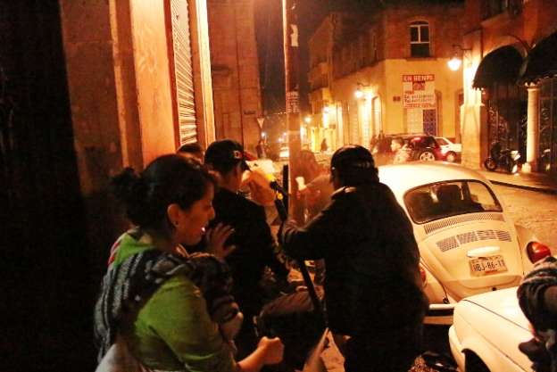 Navajean a asistentes de concierto en bar del Centro Histórico de Morelia - Foto 4 