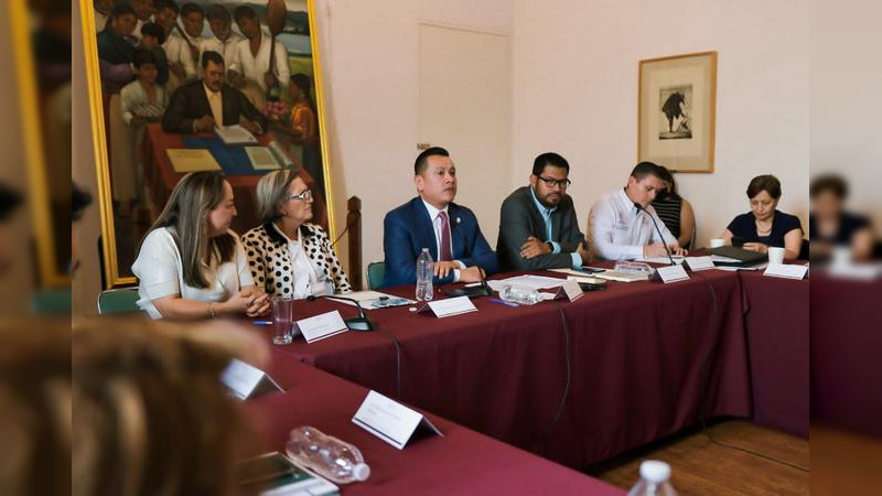 Gobierno de Michoacán instala grupo de trabajo para prevenir embarazos en adolescentes 